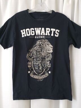 Small Harry Potter Black Shirt Gray Graphic - Hogwarts Alumni Gryffindor Crest